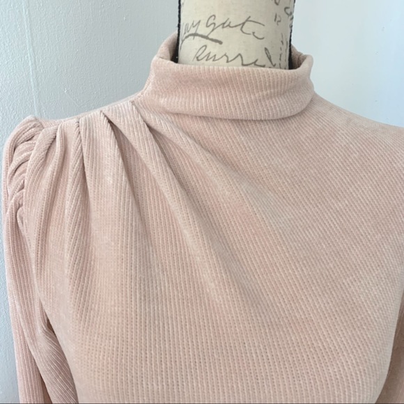 NWT Express Supersoft Chenille Mock Neck Ruch Shoulder Long Sleeve Top Blush XS - Picture 4 of 8